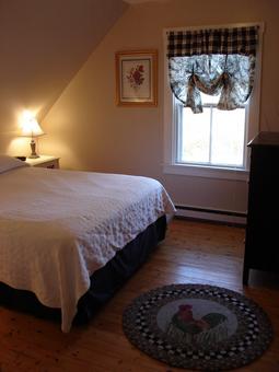 Bedroom with queen bed